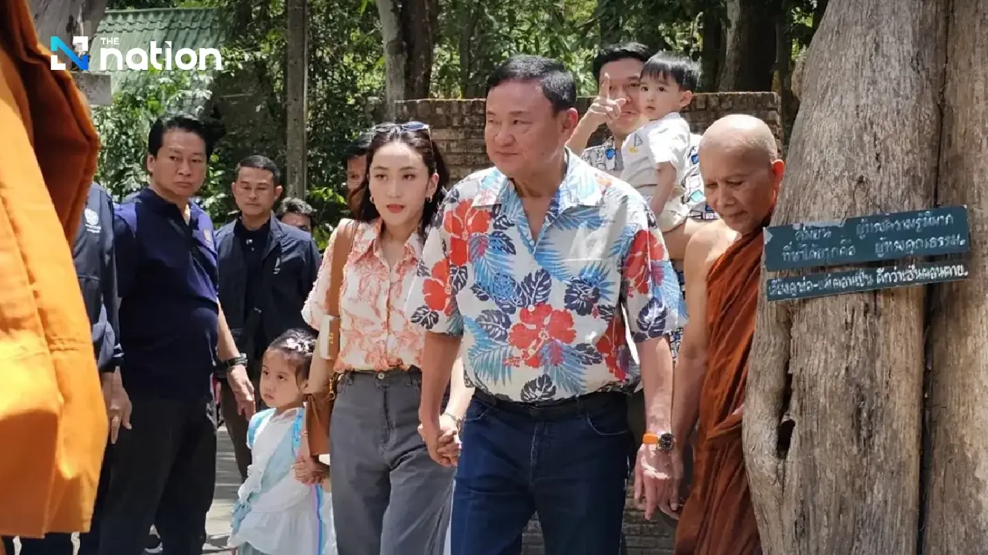 Paetongtarn celebrates Songkran in Chiang Mai with father and family Paetongtarn celebrates Songkran in Chiang Mai with father and family