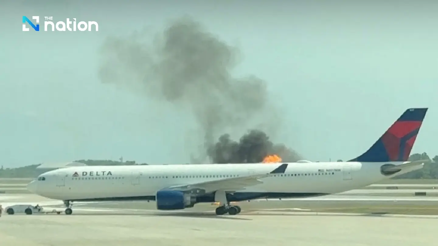 Delta plane suffers engine fire in Orlando, forcing evacuation Delta plane suffers engine fire in Orlando, forcing evacuation