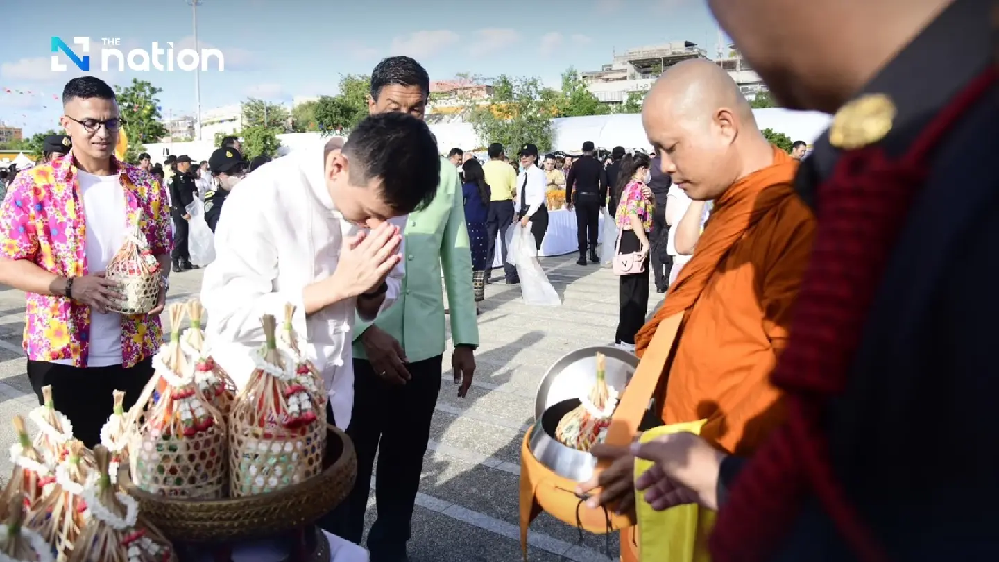 BMA hosts alms-giving and water-pouring ceremonies to mark Songkran BMA hosts alms-giving and water-pouring ceremonies to mark Songkran