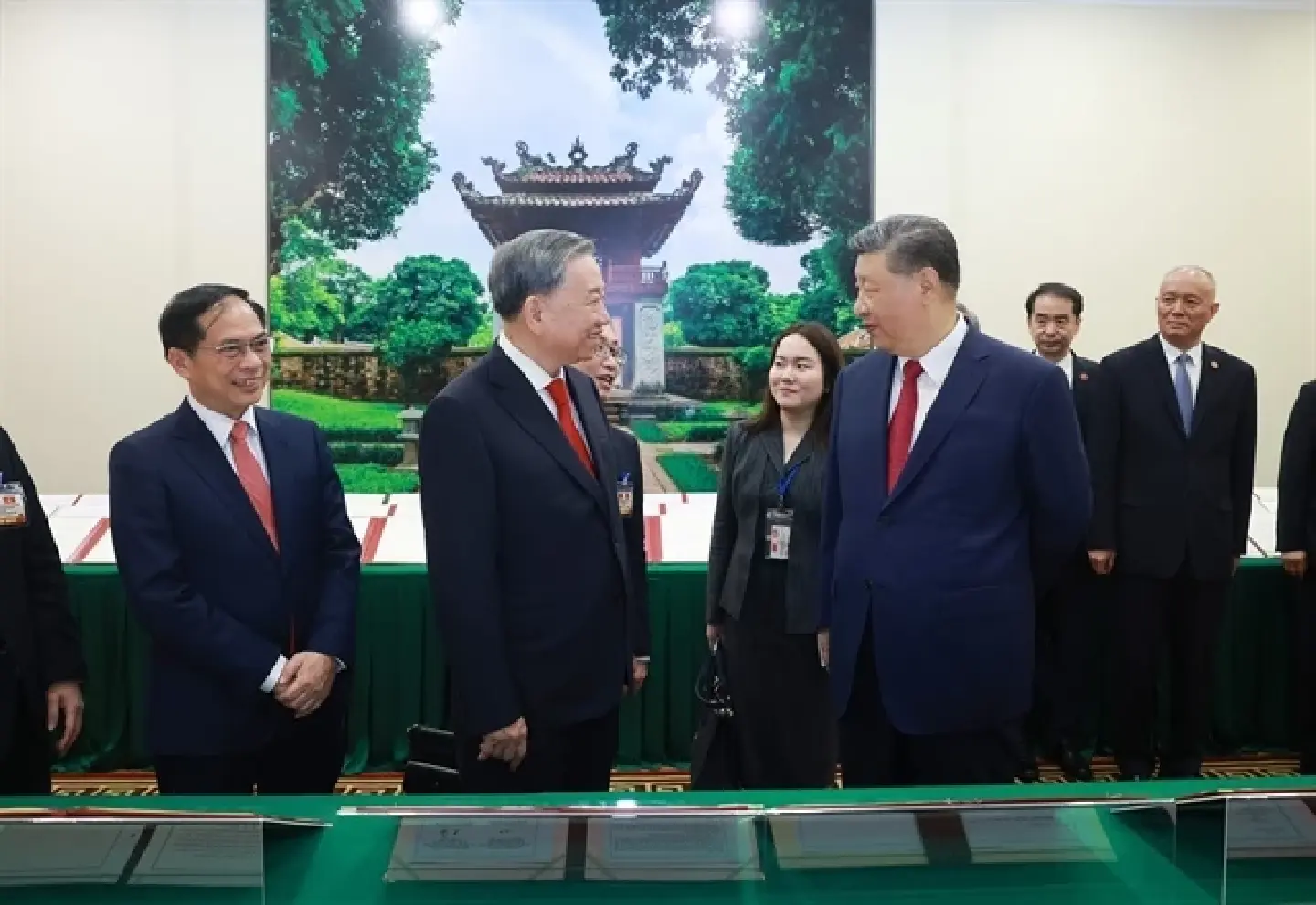 Vietnam, China issue joint statement following Xi Jinping's visit