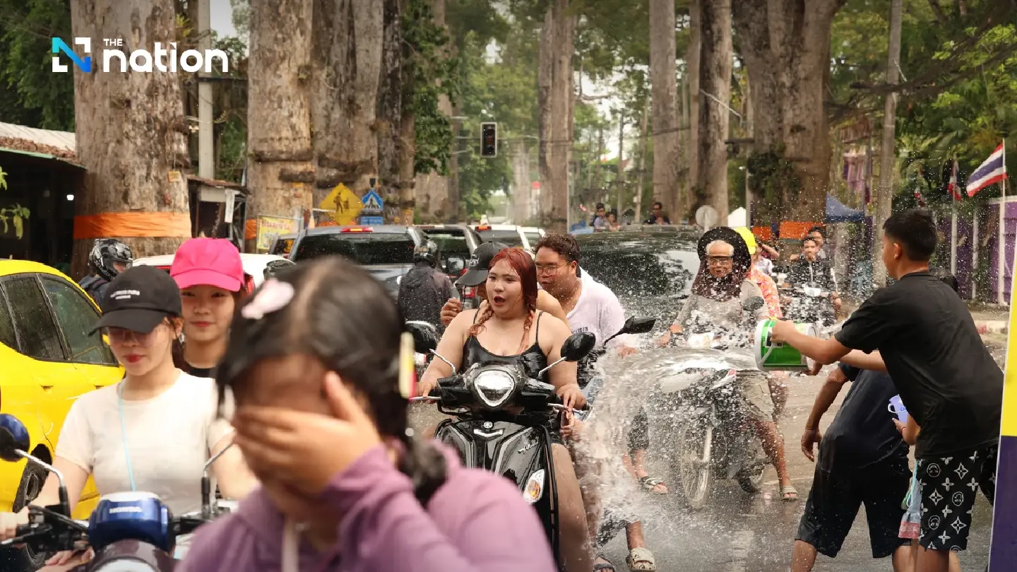 Songkran in full swing in Chiang Mai: Locals and tourists join in water fights 