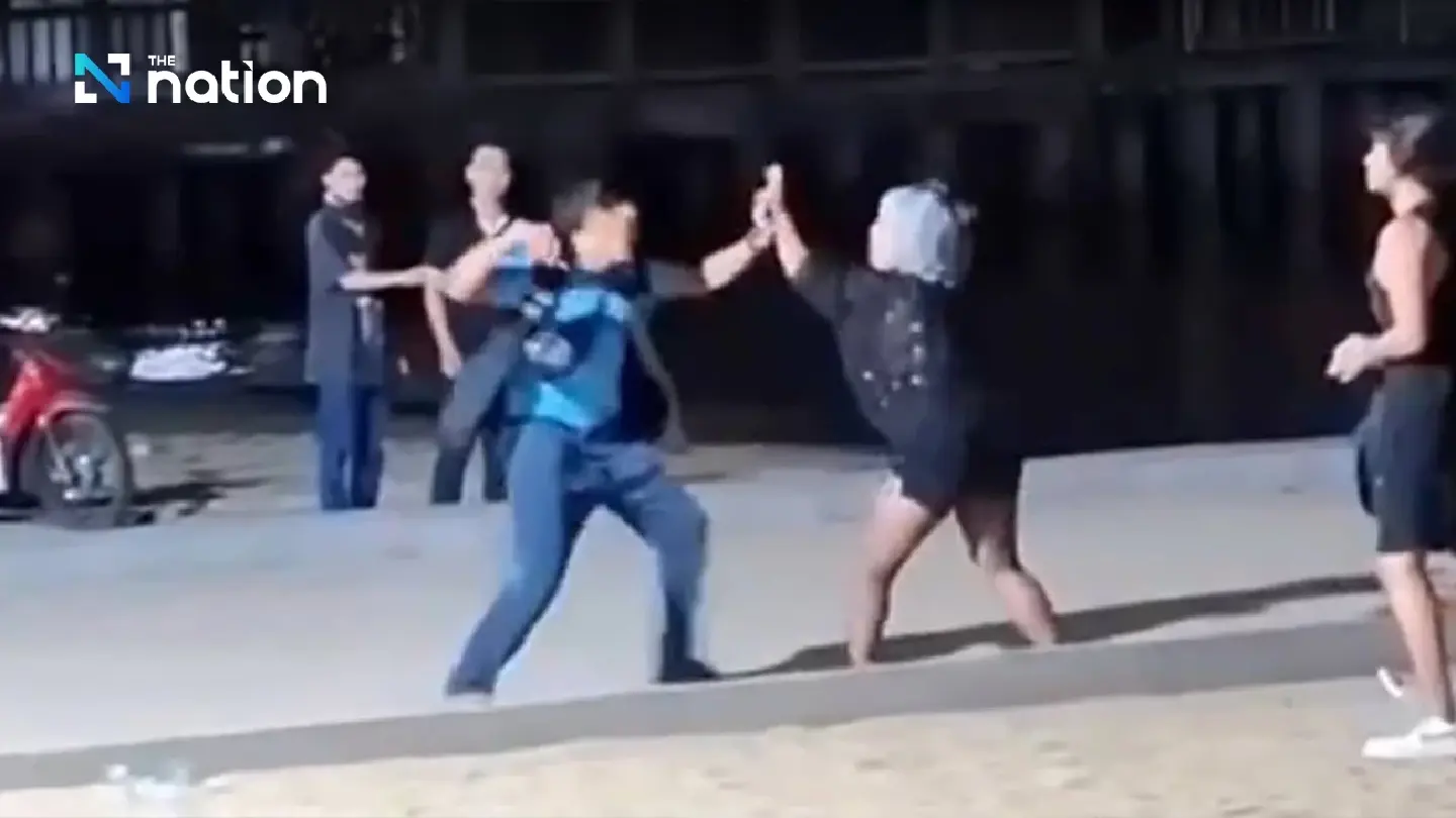Fake policeman caught on video searching tourists on Pattaya Beach
