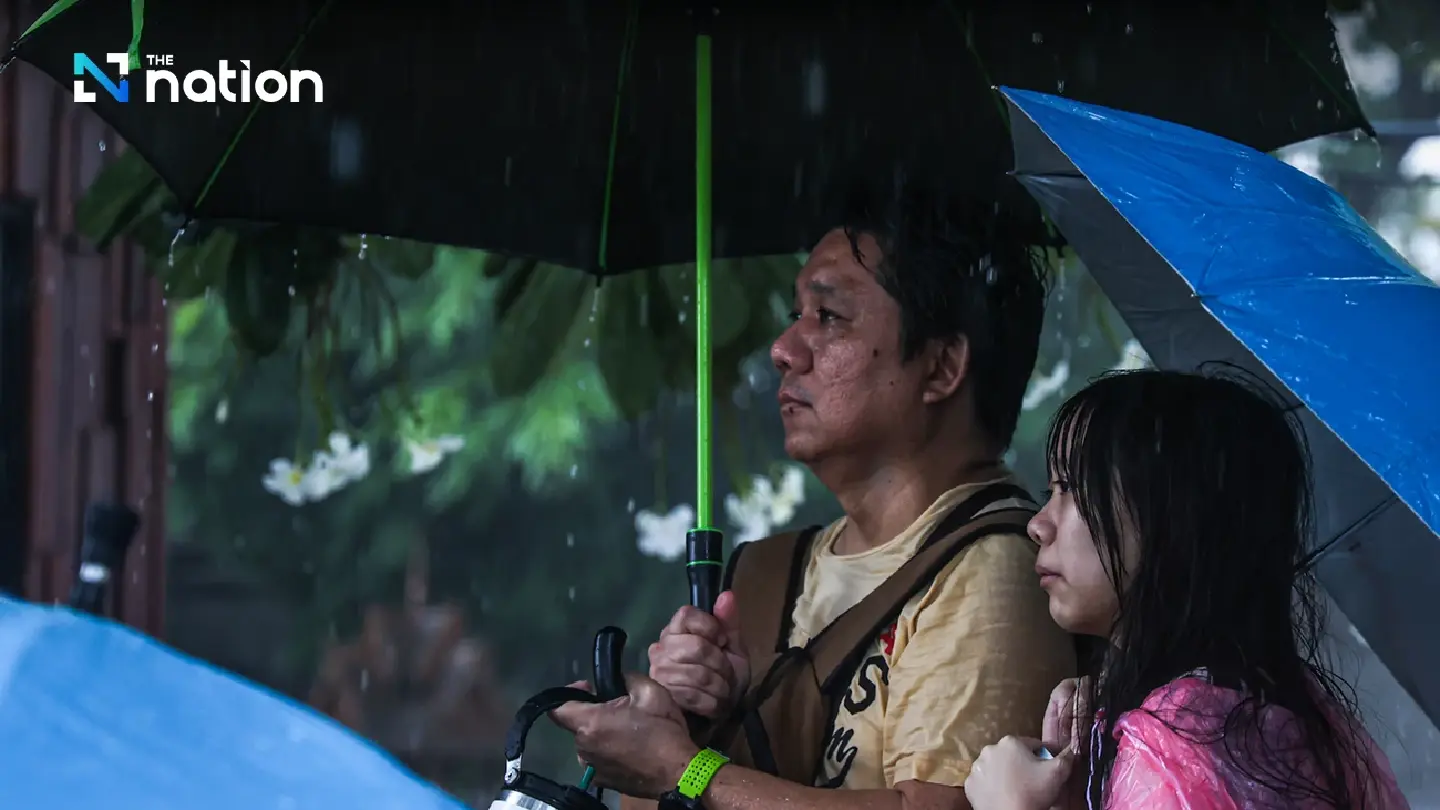 Summer storms batter Bangkok, Hail hits North and Northeast Summer storms batter Bangkok, Hail hits North and Northeast
