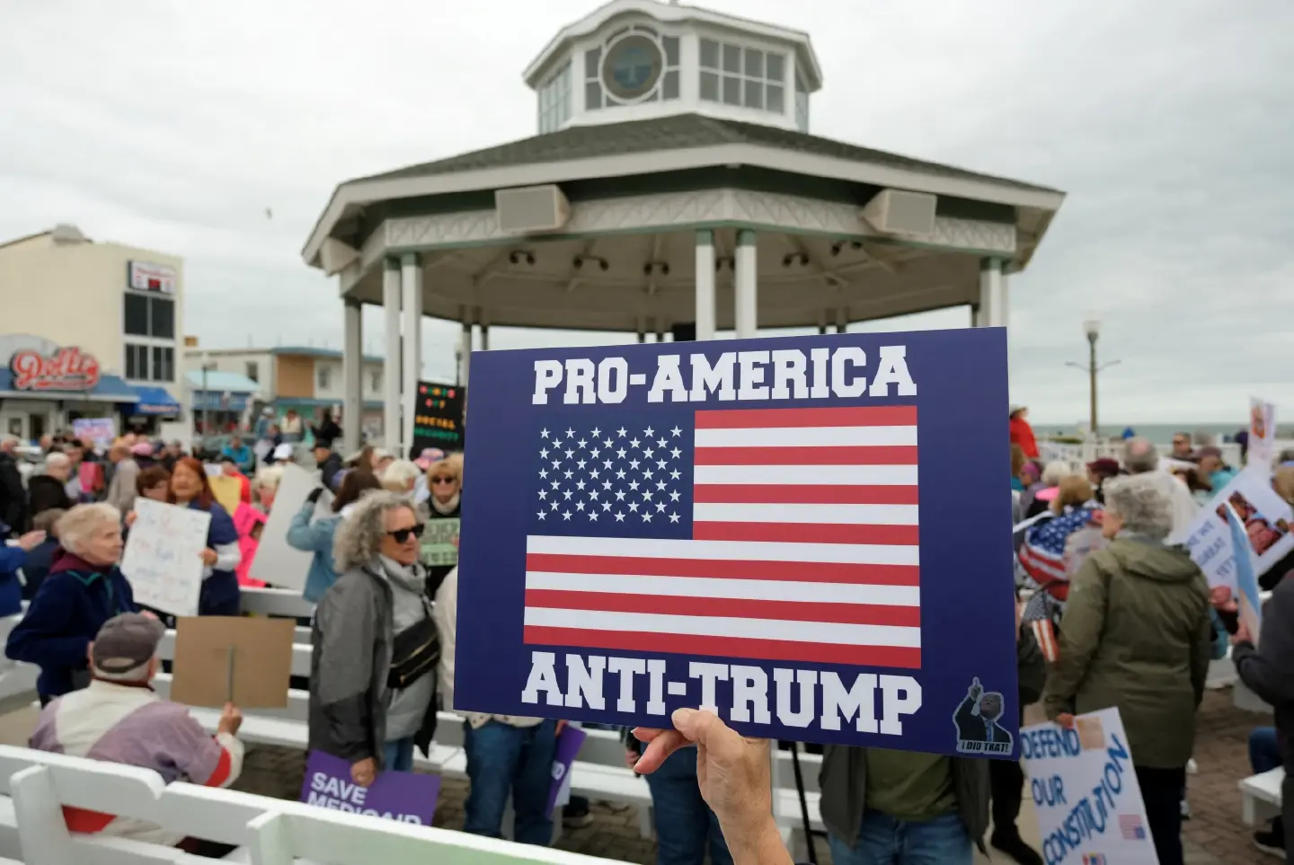 Anti-Trump protesters gather in Washington, other US cities Anti-Trump protesters gather in Washington, other US cities