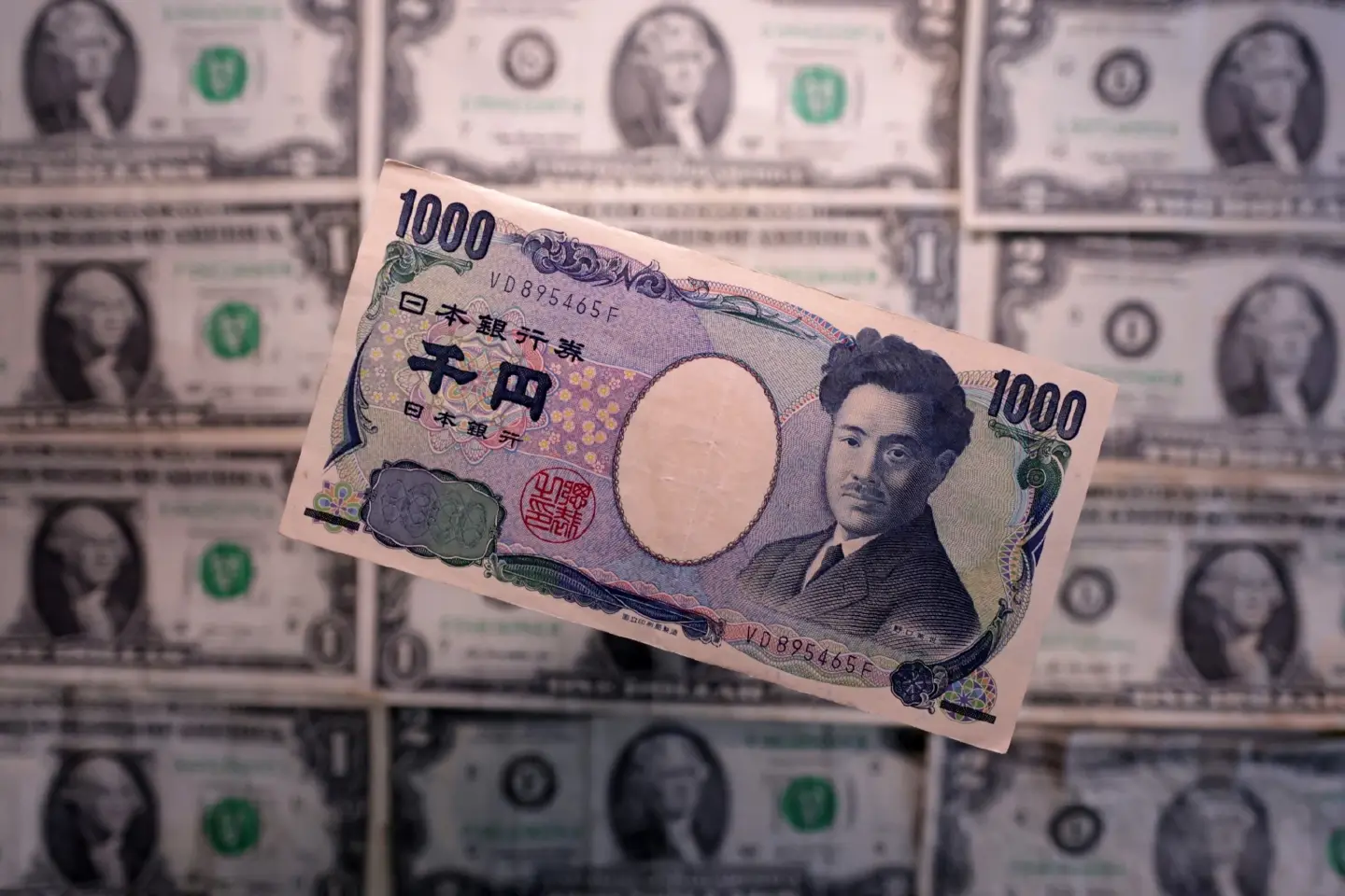 Japan's current account surplus hits record high in February Japan's current account surplus hits record high in February
