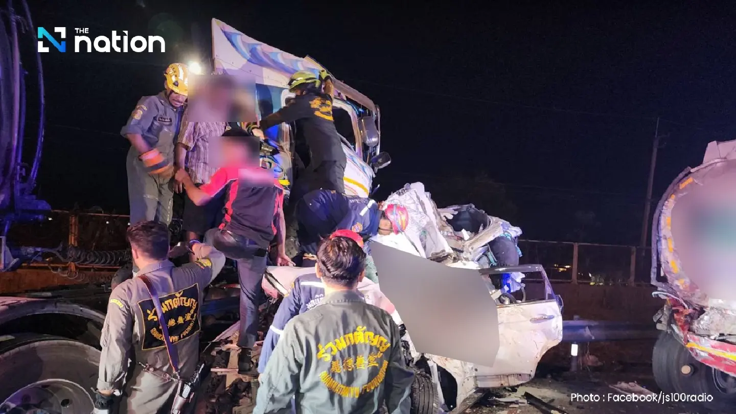 3-car pile-up on Samut Prakan Motorway leaves 8 dead