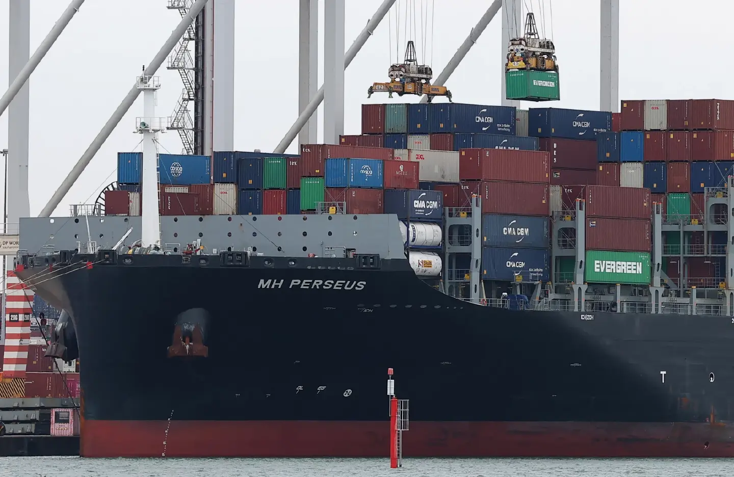 White House would consider cutting China tariffs as part of talks, source says