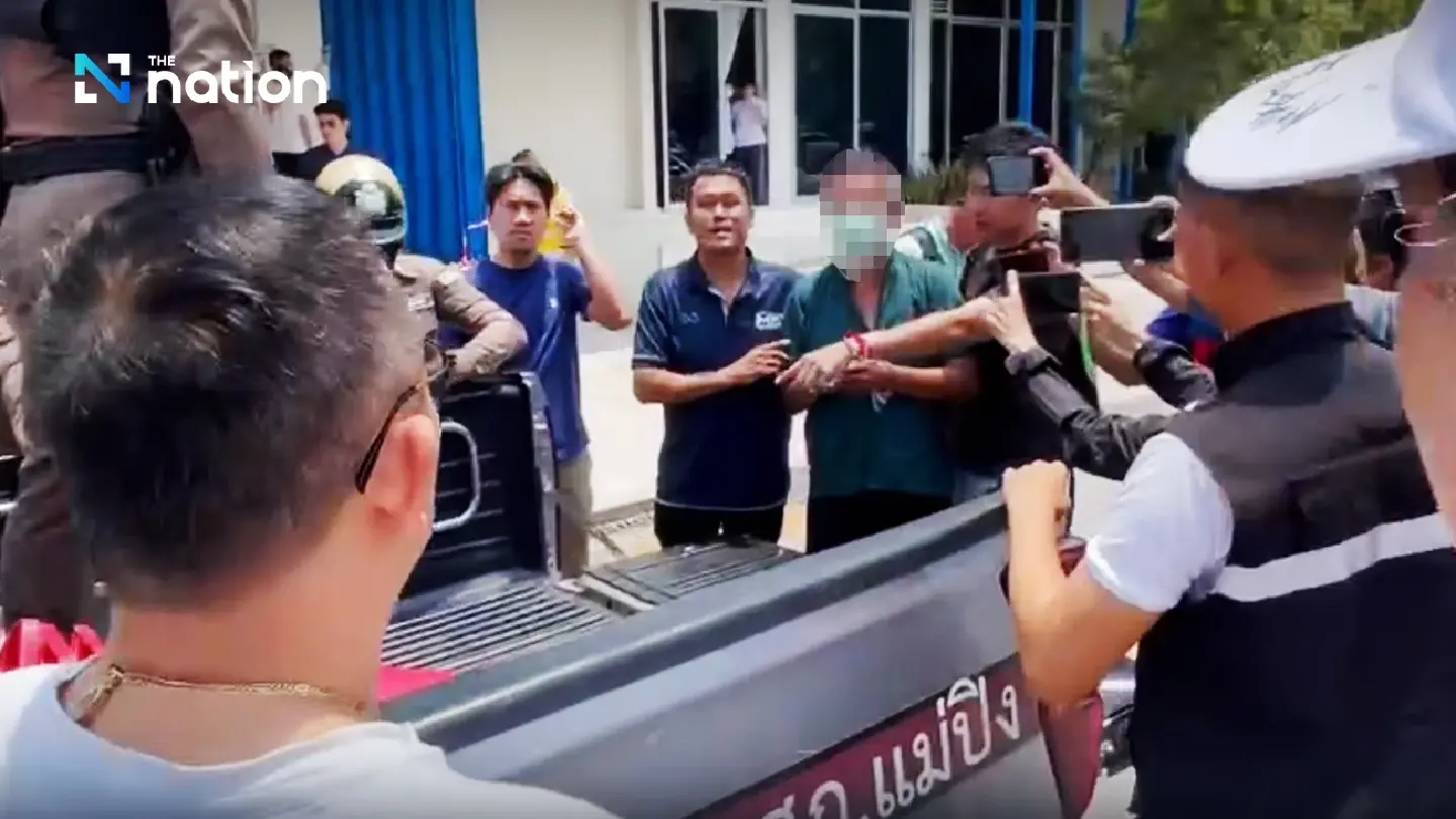 Panic at Chiang Mai hospital as knife-wielding man causes chaos Panic at Chiang Mai hospital as knife-wielding man causes chaos