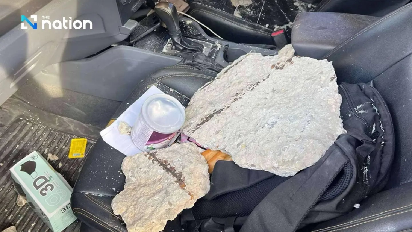 Driver injured after concrete pieces fall on pickup on Rama II highway
