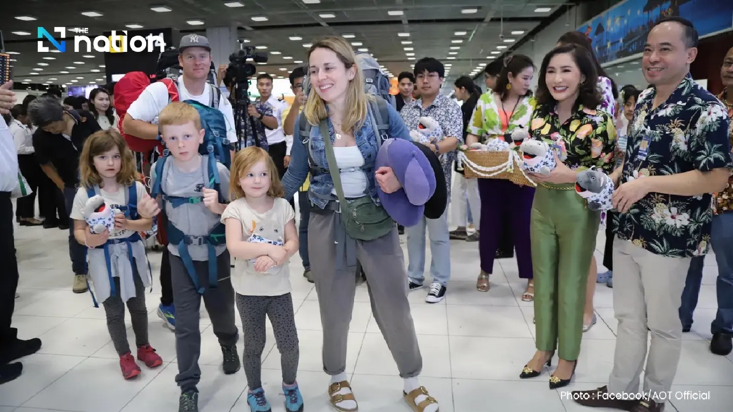Hippo dolls delight Songkran travellers at Suvarnabhumi Airport