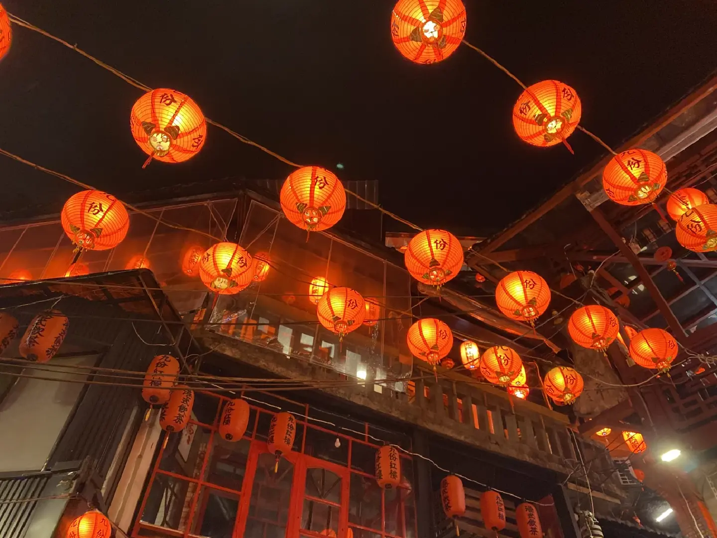 Lantern festival lights up Taoyuan sky with Japanese flair