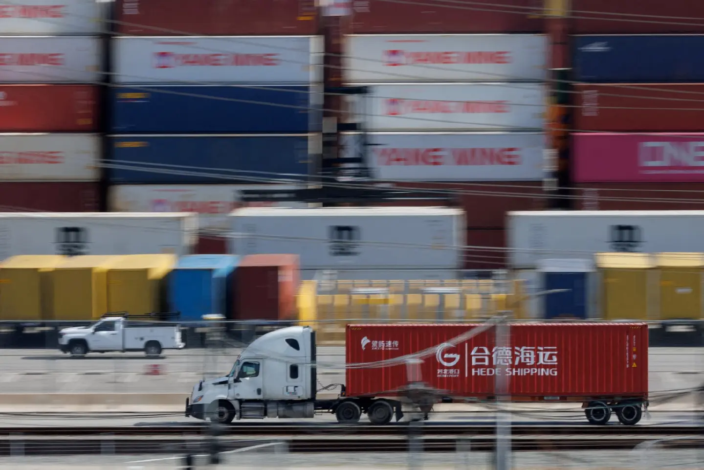 China hits back at US by increasing tariffs to 125%