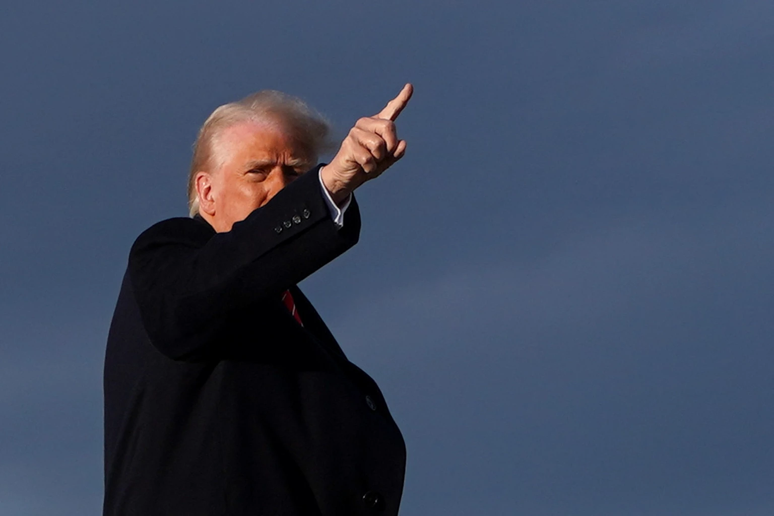 Trump raps "Nontariff Cheating" before Japan-US talks