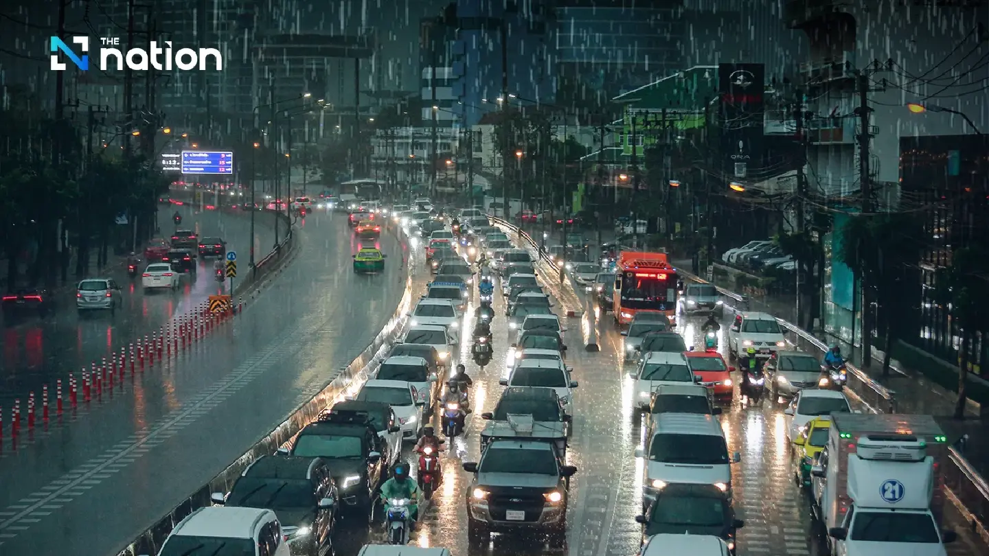 Heavy rain, strong winds in upper Thailand and Bangkok Heavy rain, strong winds in upper Thailand and Bangkok