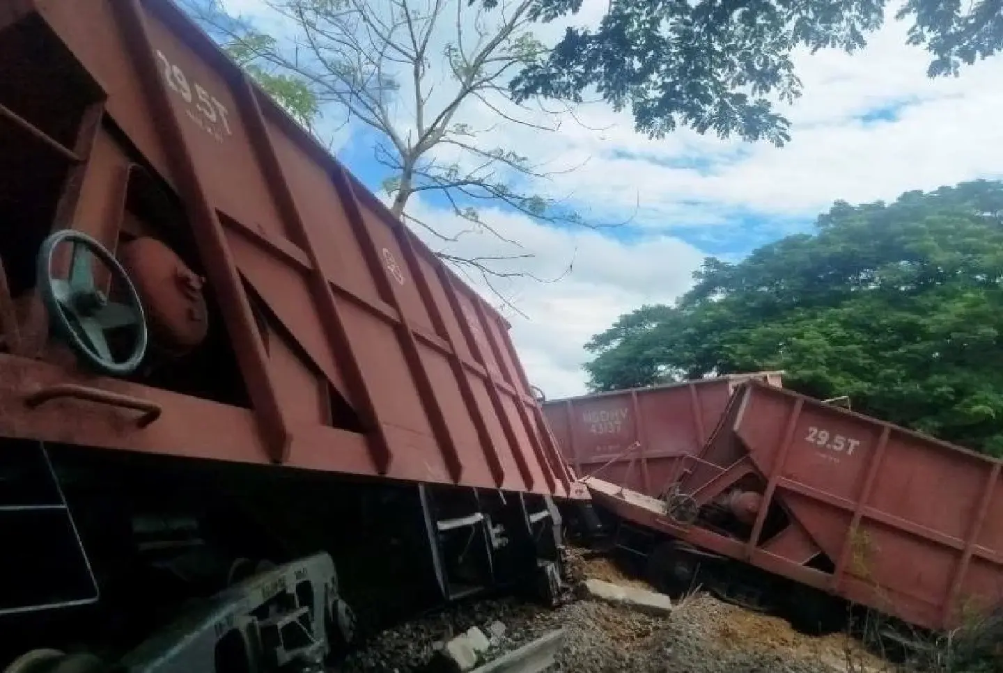 Mine destroys freight train on Yangon-Mawlamyine railway; cars derailed, tracks damaged Mine destroys freight train on Yangon-Mawlamyine railway; cars derailed, tracks damaged