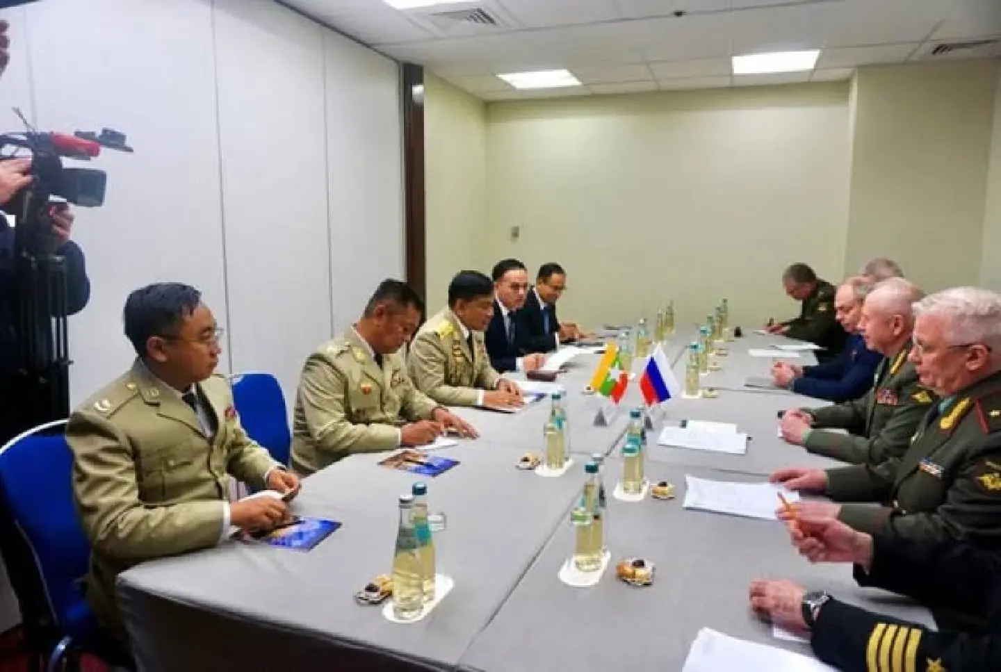 Myanmar defence chief, Russian deputy Minister discuss on military technologies