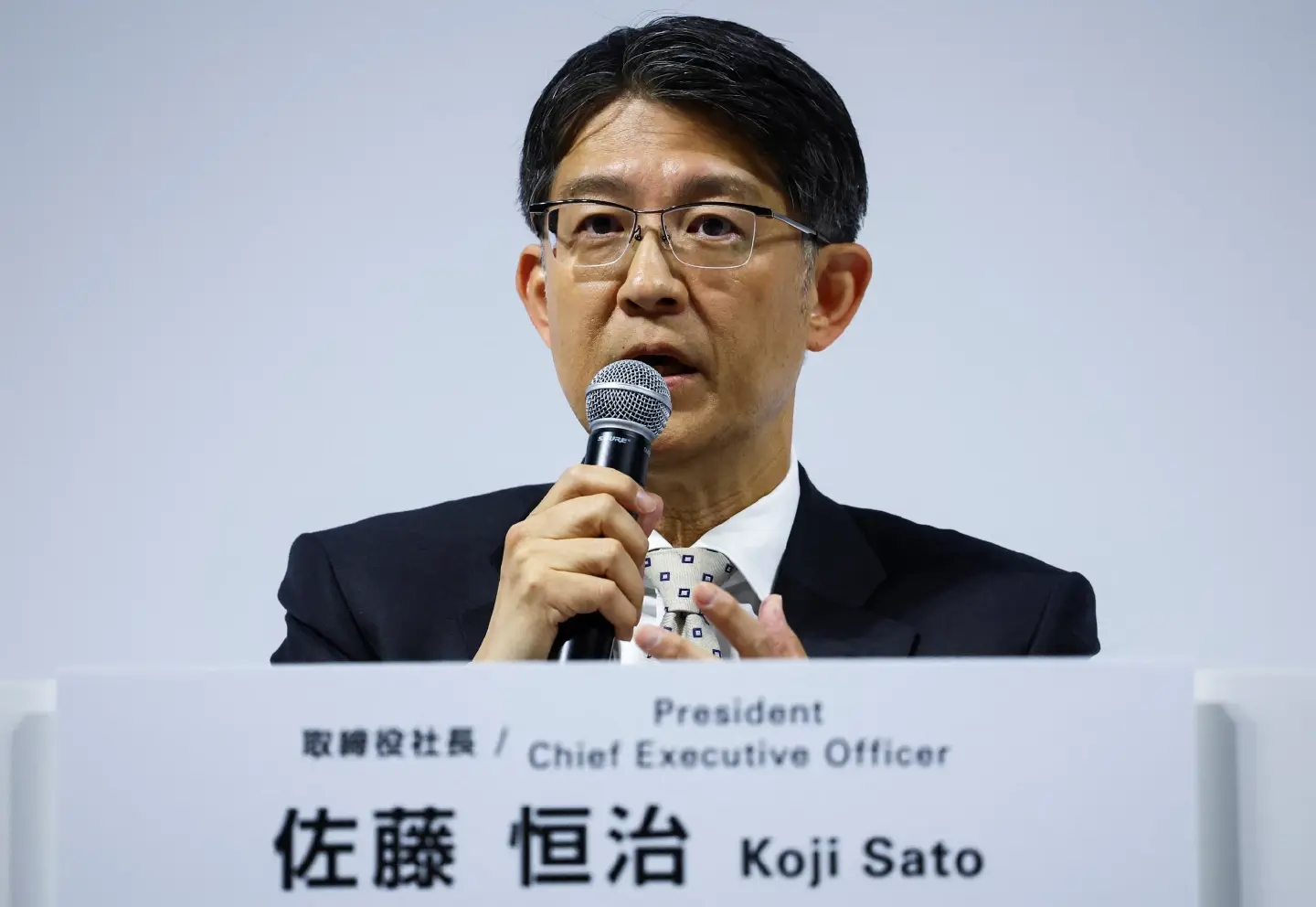 Toyota forecasts 34.9 % drop in annual net profit Toyota forecasts 34.9 % drop in annual net profit