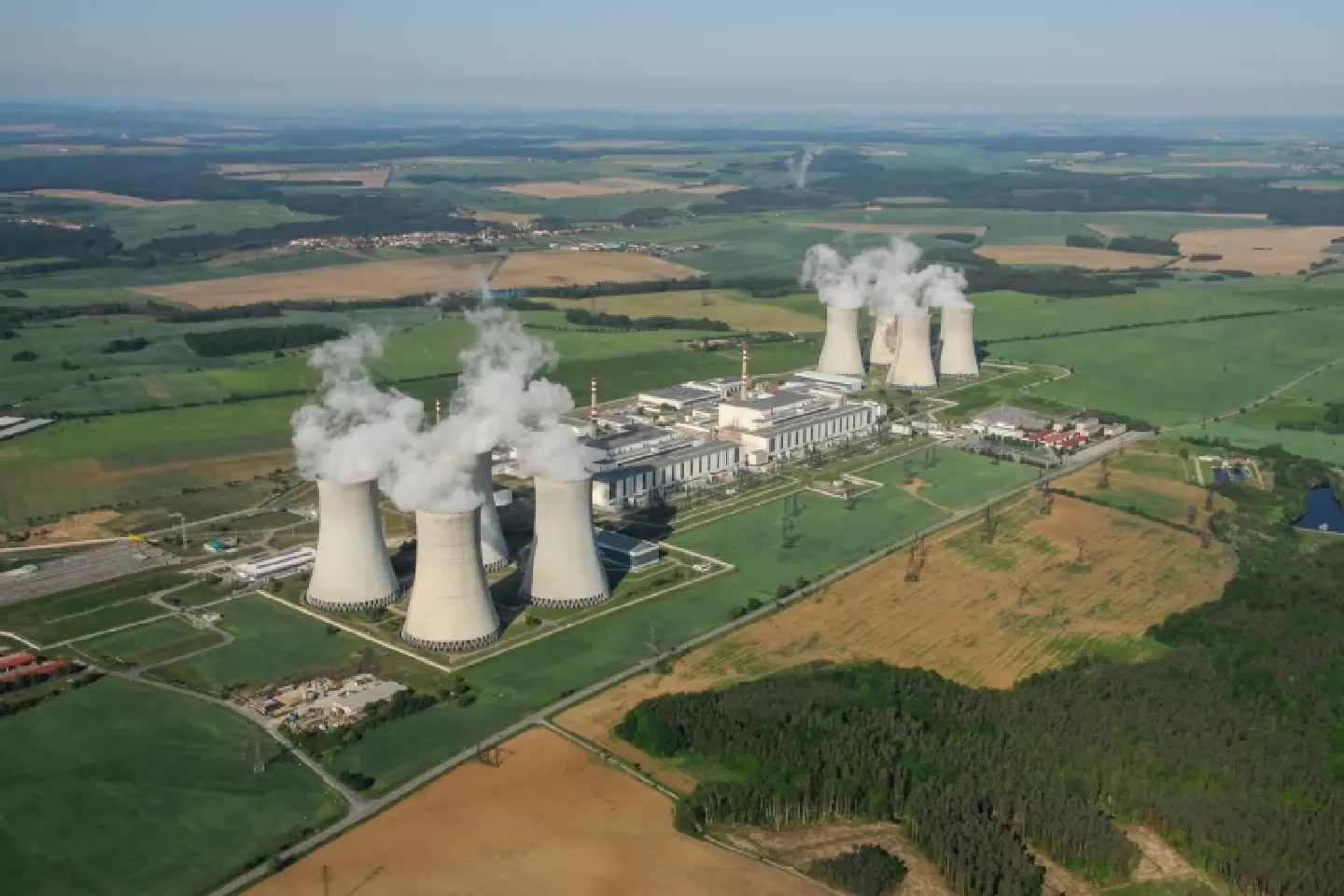 Korea clinches $18b Czech nuclear plant deal Korea clinches $18b Czech nuclear plant deal