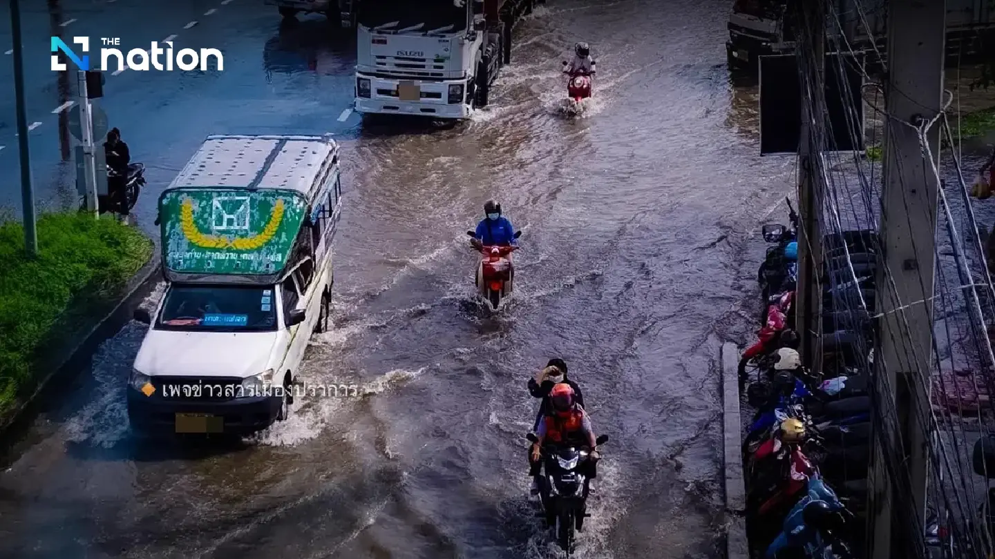 Heavy rain causes flooding and traffic jam in Bang Phli Industrial Estate Heavy rain causes flooding and traffic jam in Bang Phli Industrial Estate