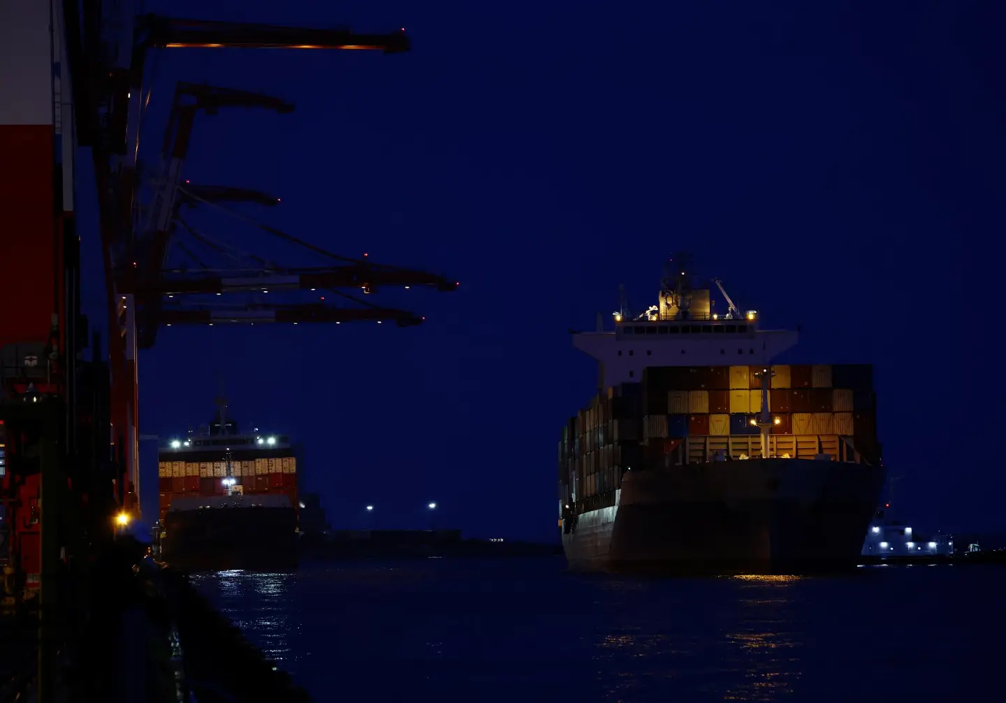 Japan's exports to US dip for 1st time in 4 months in April Japan's exports to US dip for 1st time in 4 months in April