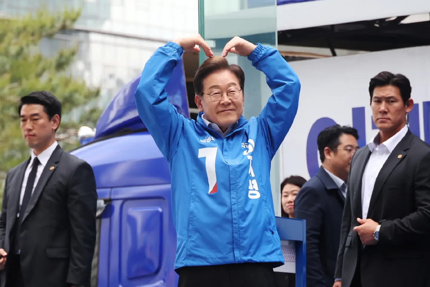 Lee Jae-myung won't 'rush into any deals' on Trump tariffs