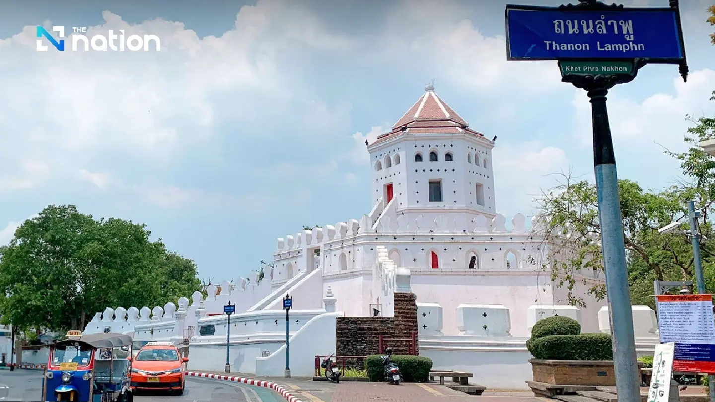 Exploring Bang Lamphu in a day: Temples, eats and nightlife
