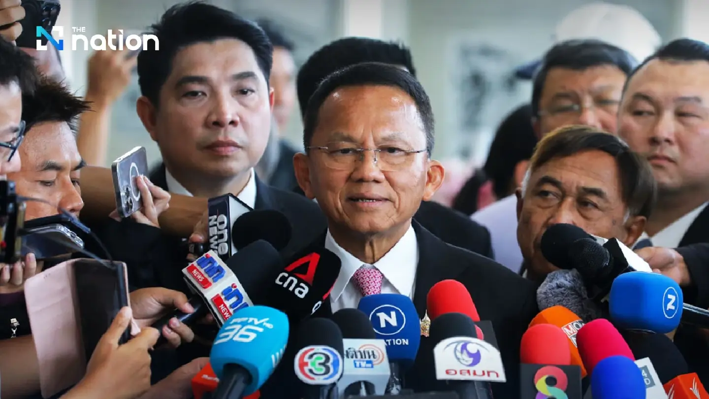 Health Minister clarifies his veto of Medical Council's decision on doctors treating Thaksin