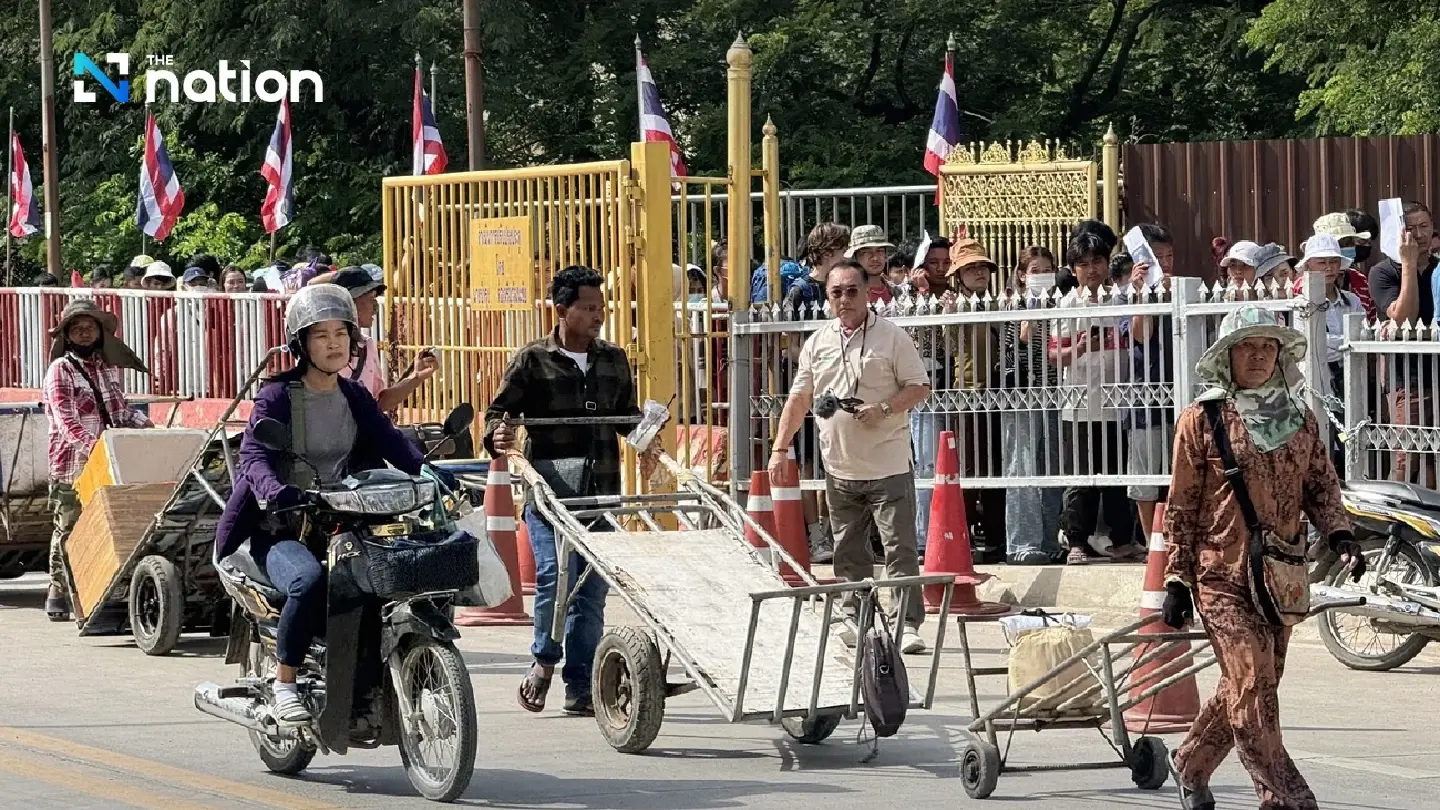 Cambodians rush to stockpile Thai fuel and bottled water after Hun Sen's announcement Cambodians rush to stockpile Thai fuel and bottled water after Hun Sen's announcement