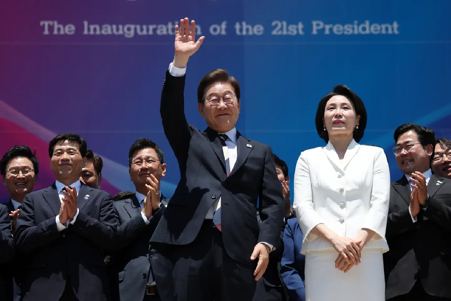 'President for all': Lee vows unity 'President for all': Lee vows unity