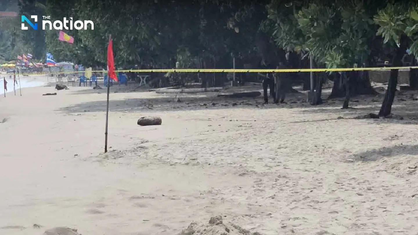 Suspicious object found at Patong Beach, Phuket; Phumtham urges caution amid border speculation Suspicious object found at Patong Beach, Phuket; Phumtham urges caution amid border speculation