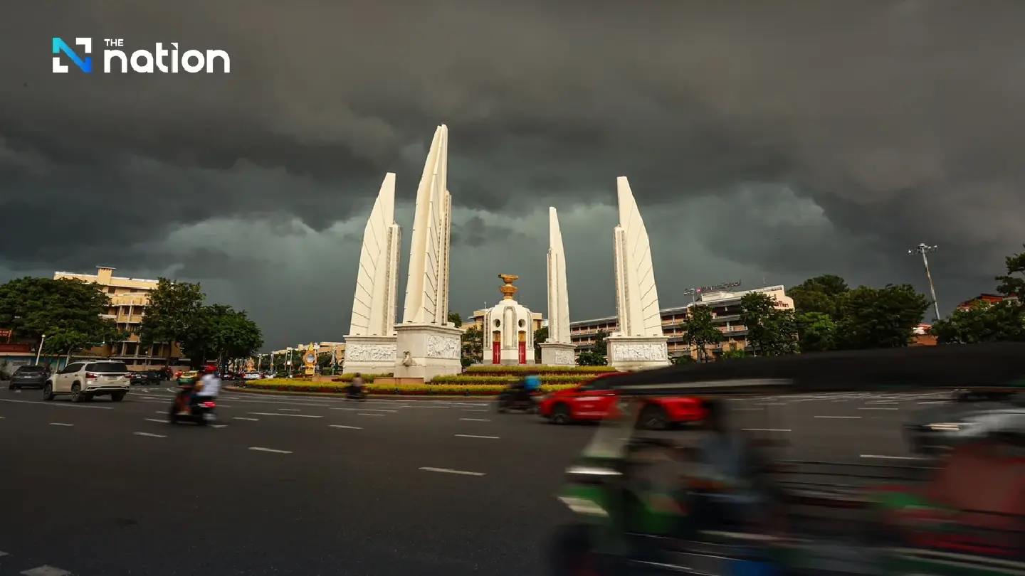 Moderate southwest monsoon brings thundershowers and rough seas across Thailand Moderate southwest monsoon brings thundershowers and rough seas across Thailand