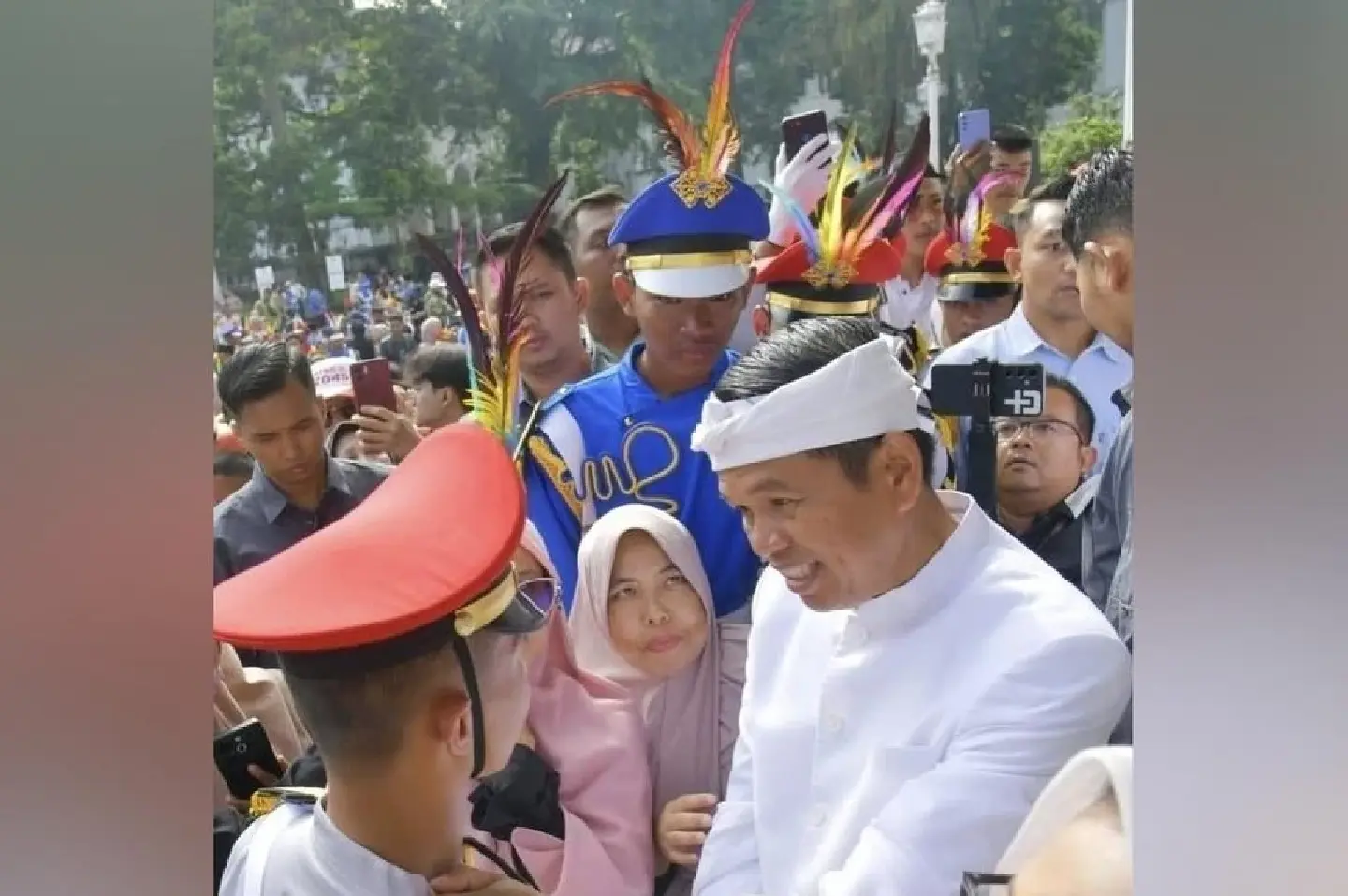 Indonesian province dangles cash for men to get vasectomy, in bid to slow population growth Indonesian province dangles cash for men to get vasectomy, in bid to slow population growth