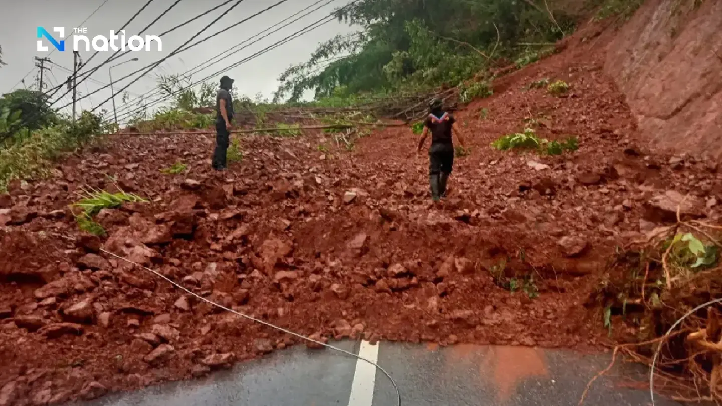 Flash flood alert in Nan’s Bo Kluea district as landslide blocks highway 1081 Flash flood alert in Nan’s Bo Kluea district as landslide blocks highway 1081