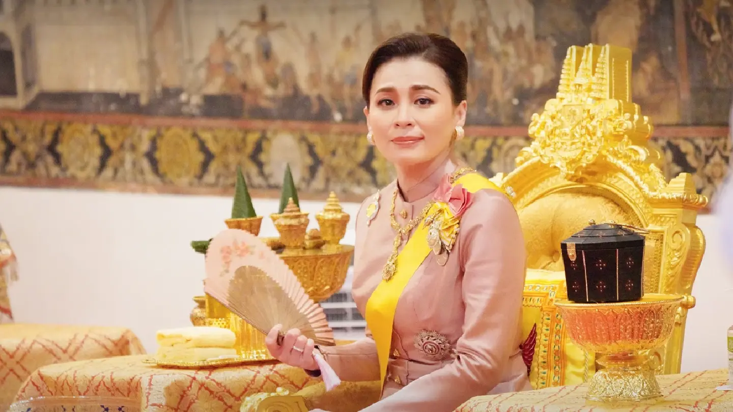 Royal biography of Her Majesty Queen Suthida Royal biography of Her Majesty Queen Suthida