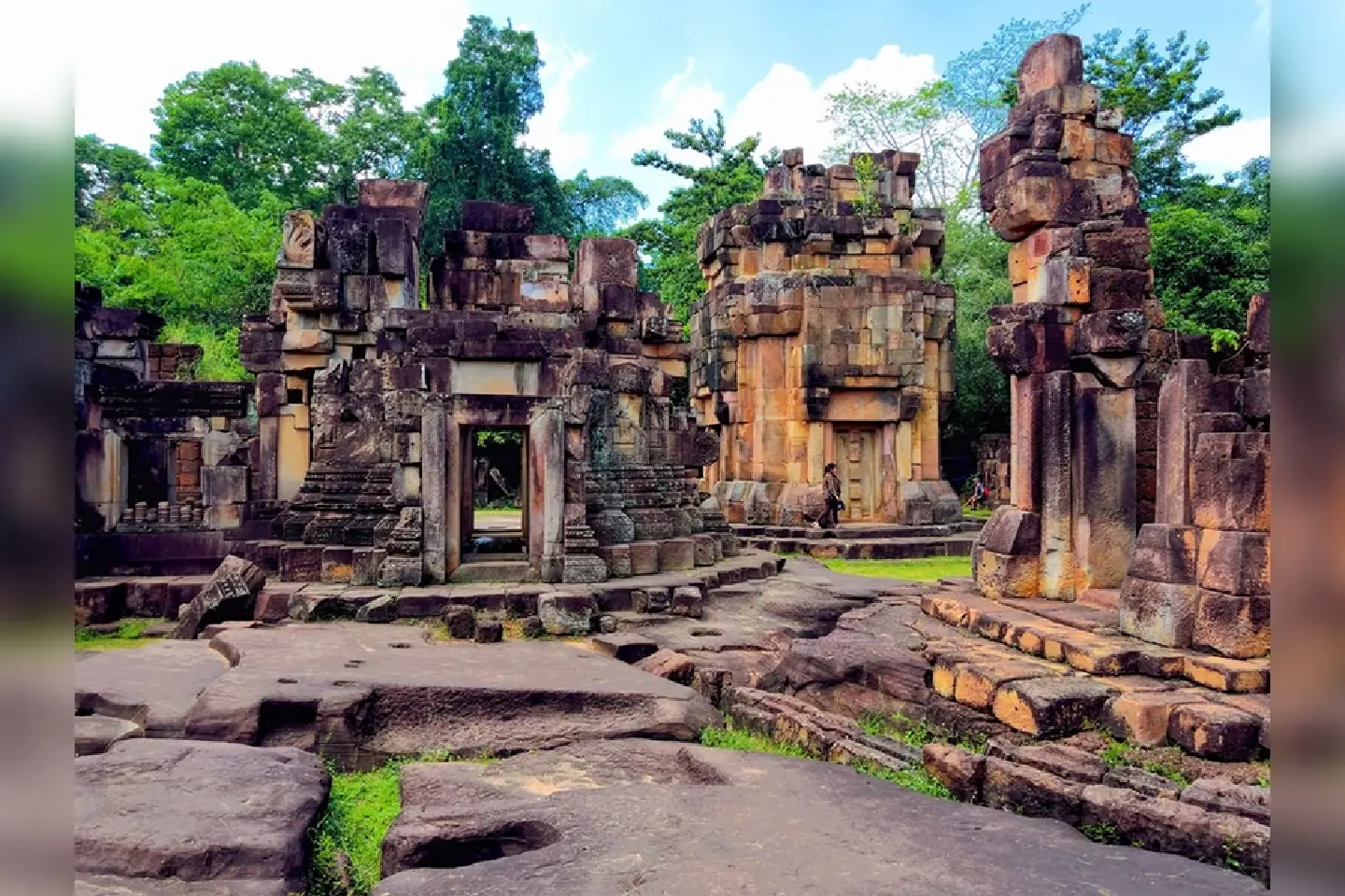 Thai cyclists violate temple agreement Thai cyclists violate temple agreement