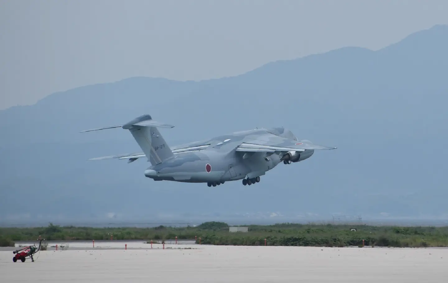 SDF aircraft depart for Djibouti to evacuate Japanese Nationals SDF aircraft depart for Djibouti to evacuate Japanese Nationals