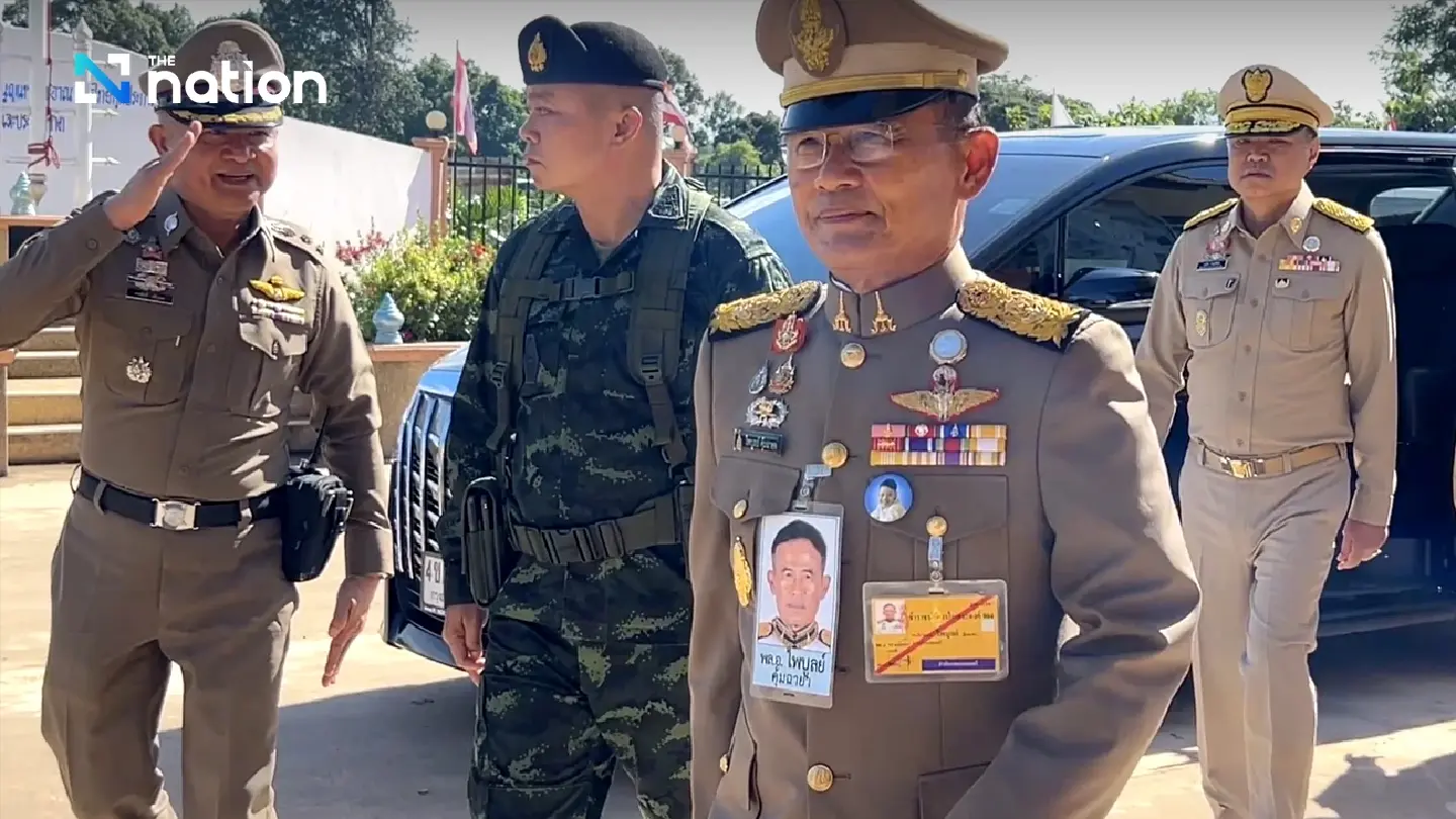 King sends royal gifts to troops guarding Thai-Cambodian border King sends royal gifts to troops guarding Thai-Cambodian border
