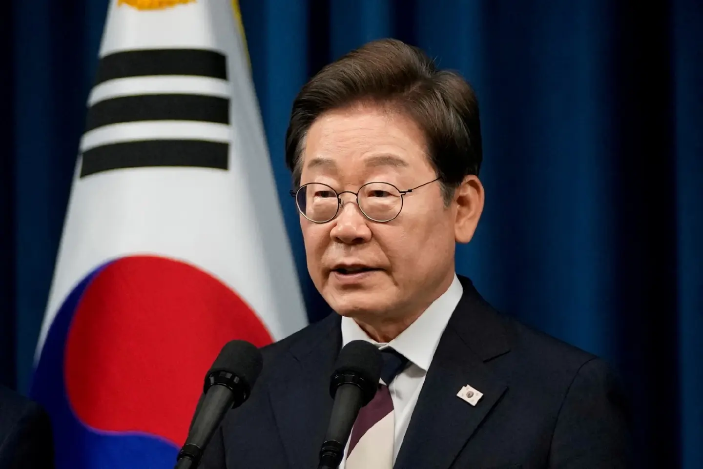 New South Korean leader hopes for forward-looking ties with Japan New South Korean leader hopes for forward-looking ties with Japan