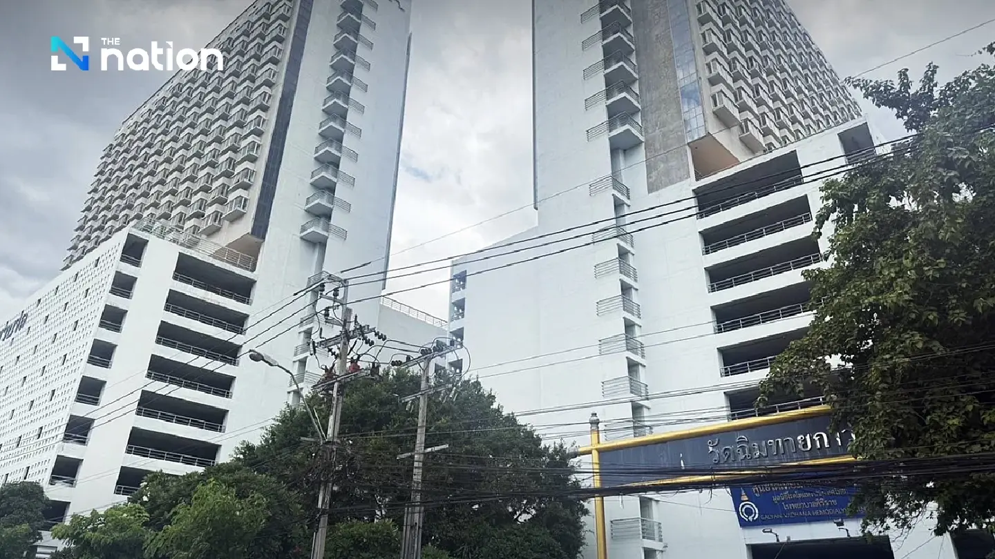 Fire hits staff residential building at Siriraj Hospital