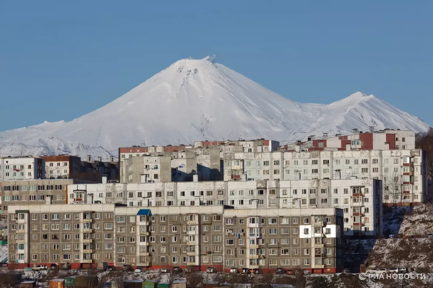 Series of strong quakes strike near Kamchatka, tsunami threat lifted
