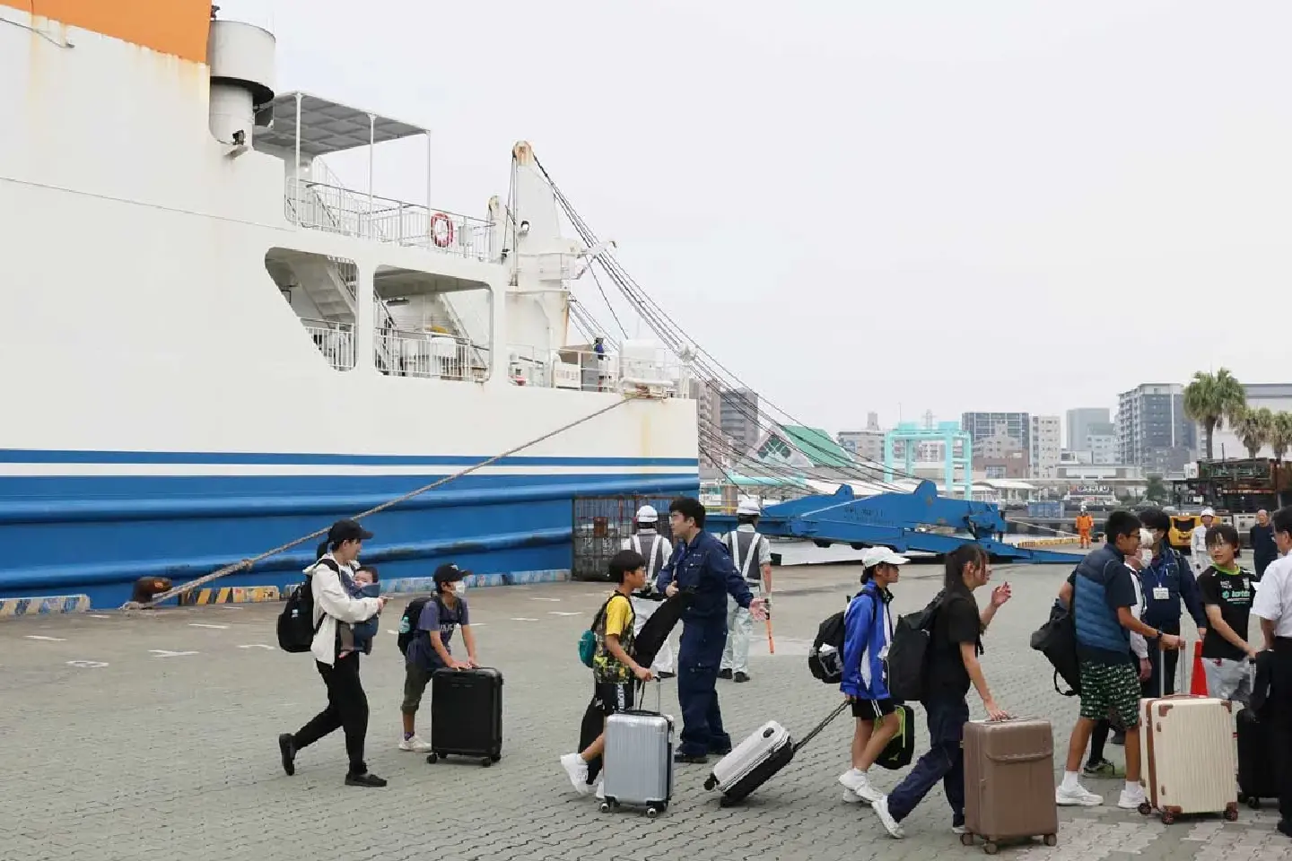 More residents evacuate quake-hit remote islands in Japan