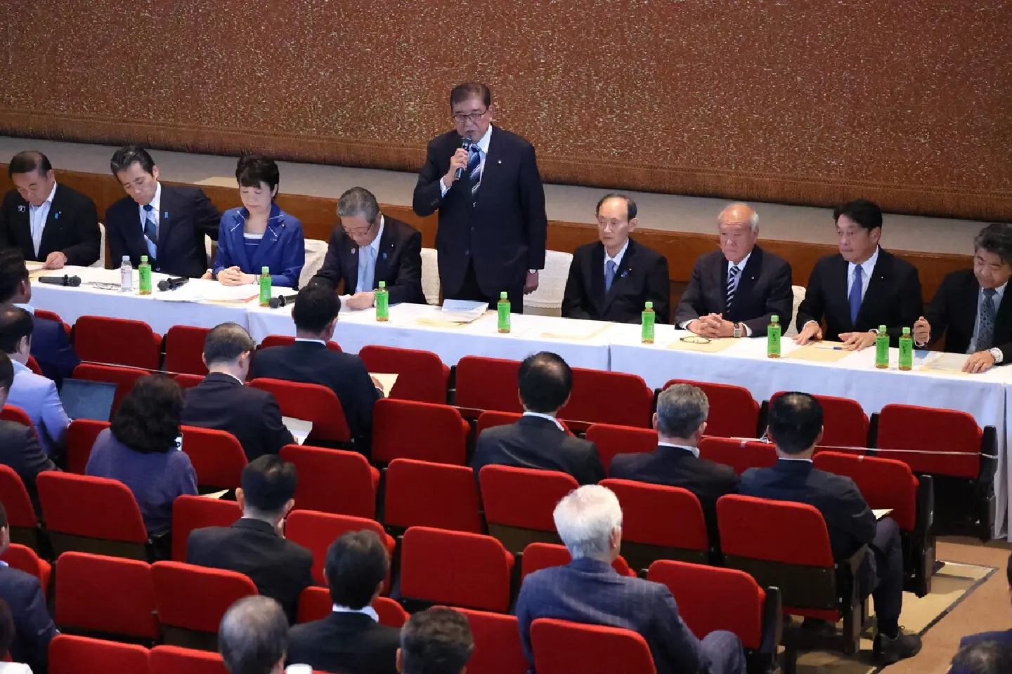 Ishiba vows not to create political vacuum Ishiba vows not to create political vacuum