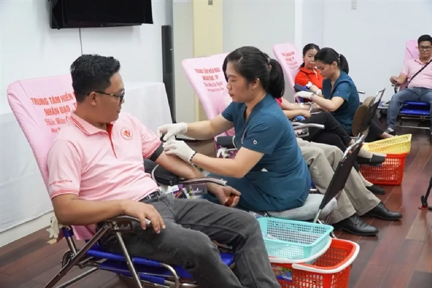 Thai consulate in HCM City, organises blood donation, charity event