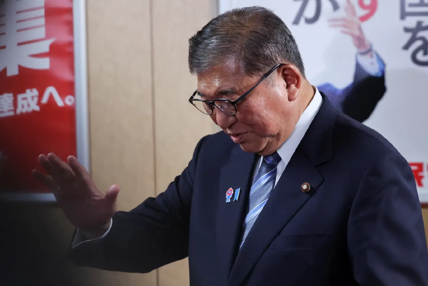Ishiba reiterates intention to stay in office