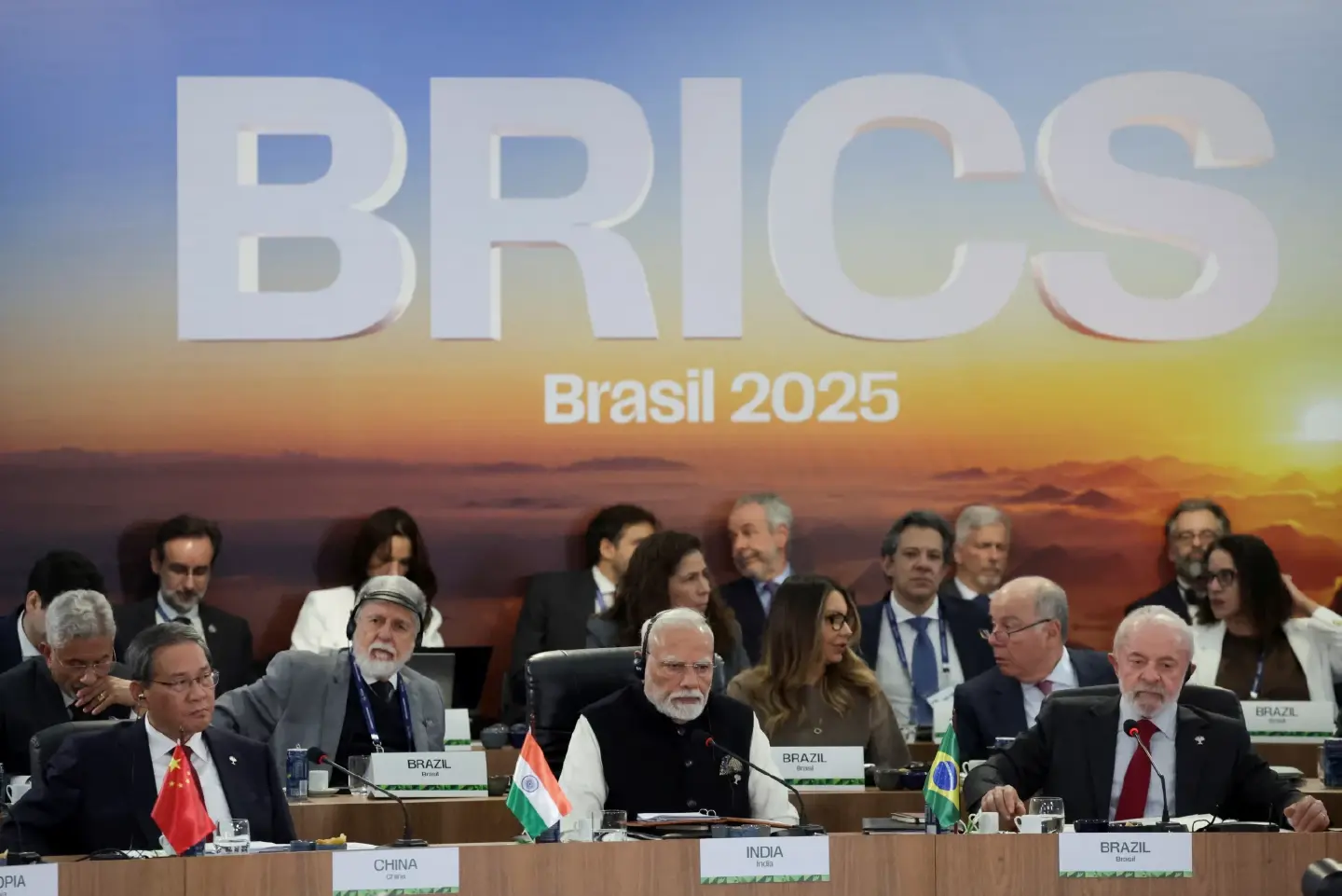 Trump threatens extra 10% tariffs on BRICS as leaders meet in Brazil Trump threatens extra 10% tariffs on BRICS as leaders meet in Brazil