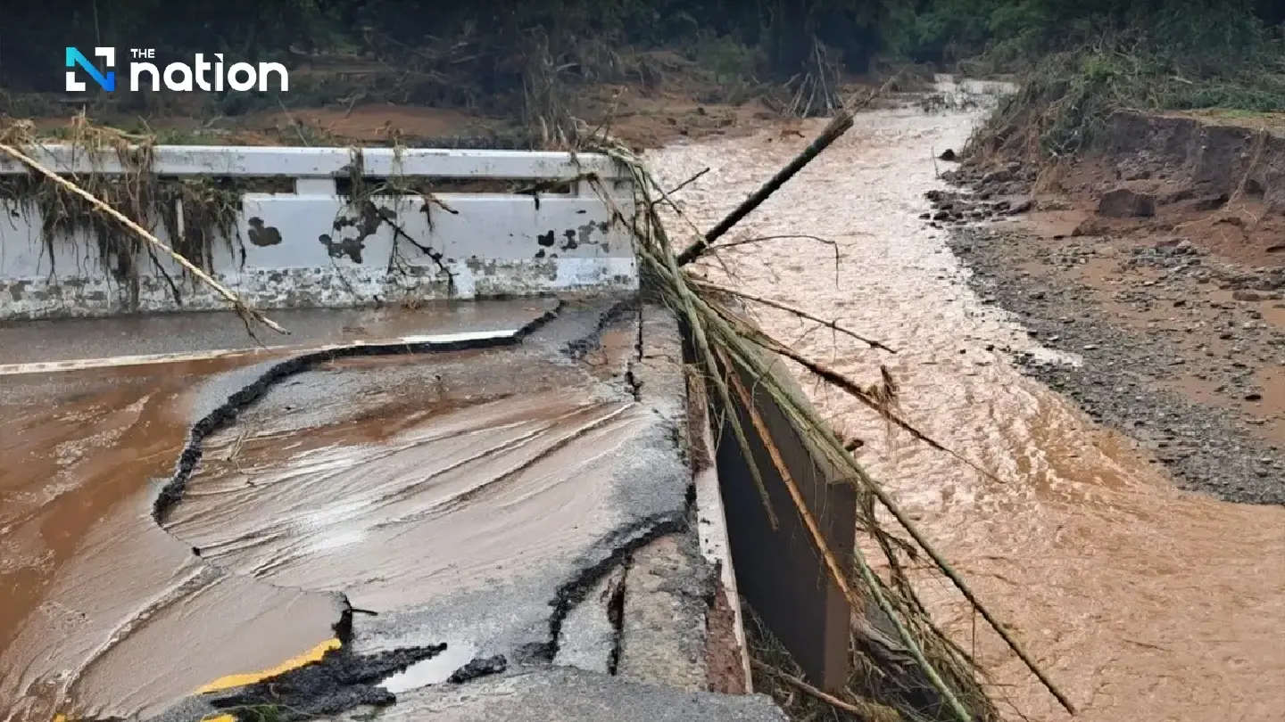 Bridge collapse cuts Nan–Uttaradit route, Bailey bridge on the way