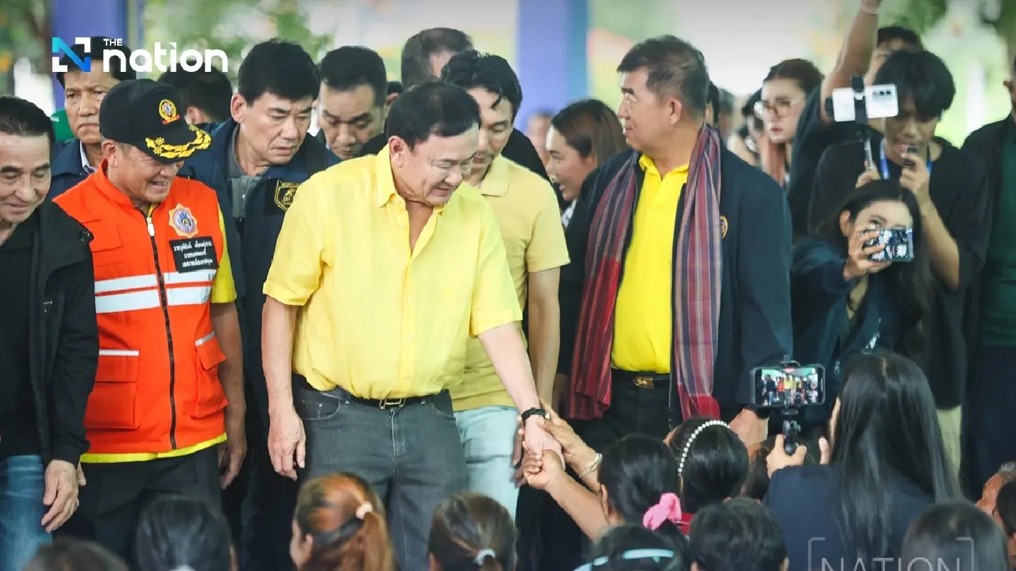 Thaksin comforts evacuees, says they can return home in a few days, slams Cambodia as "master of lies" Thaksin comforts evacuees, says they can return home in a few days, slams Cambodia as "master of lies"