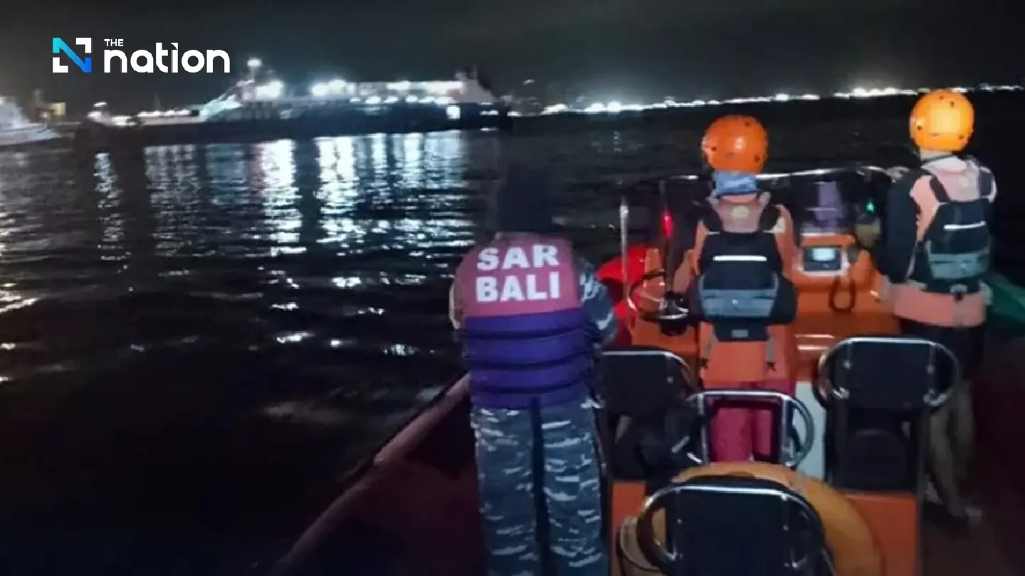 Ferry sinks off Bali, Indonesia, 4 fatalities, 29 rescued, 38 missing