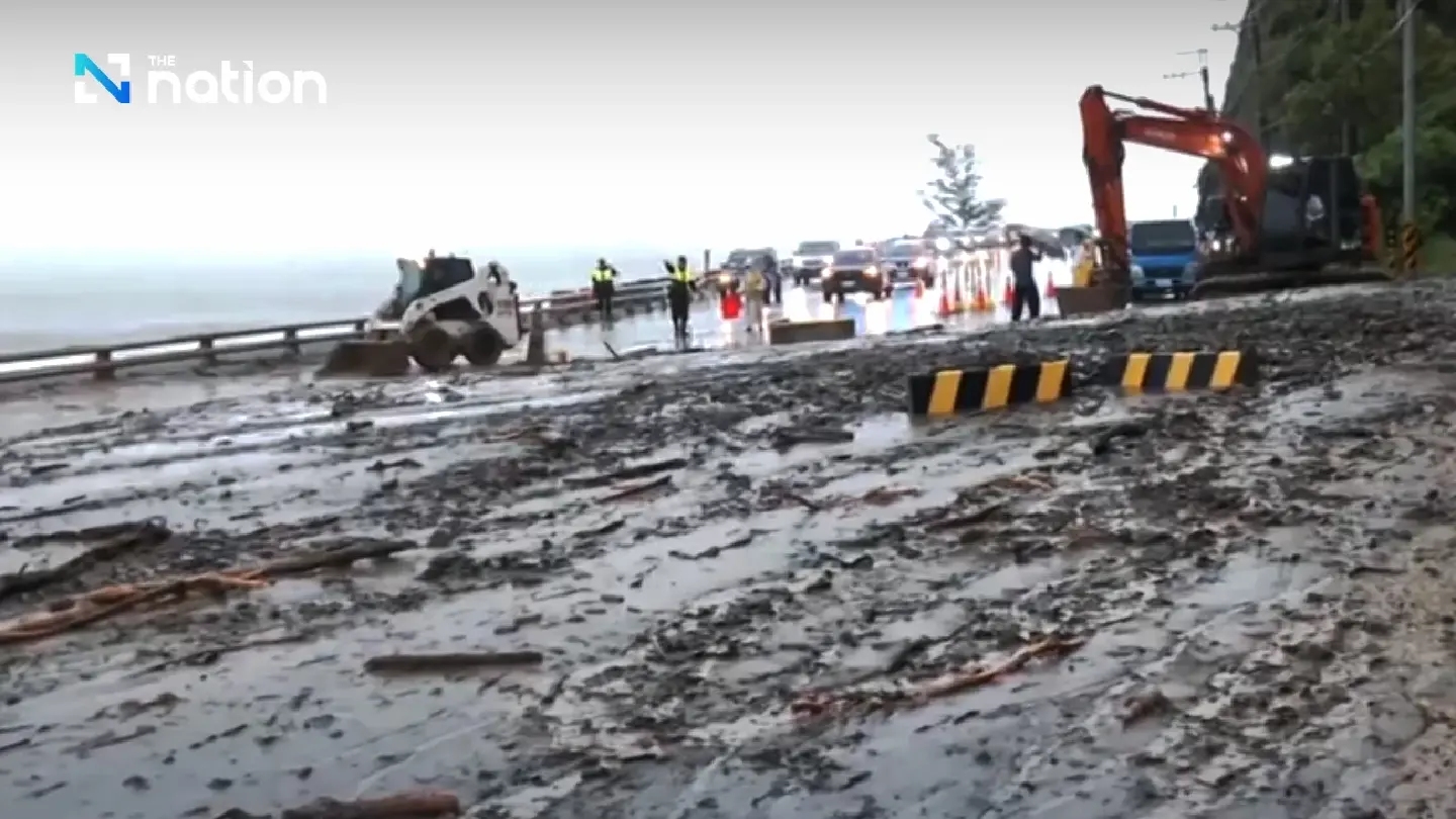 Typhoon Danas lashes southern Taiwan with record winds, injuring hundreds Typhoon Danas lashes southern Taiwan with record winds, injuring hundreds