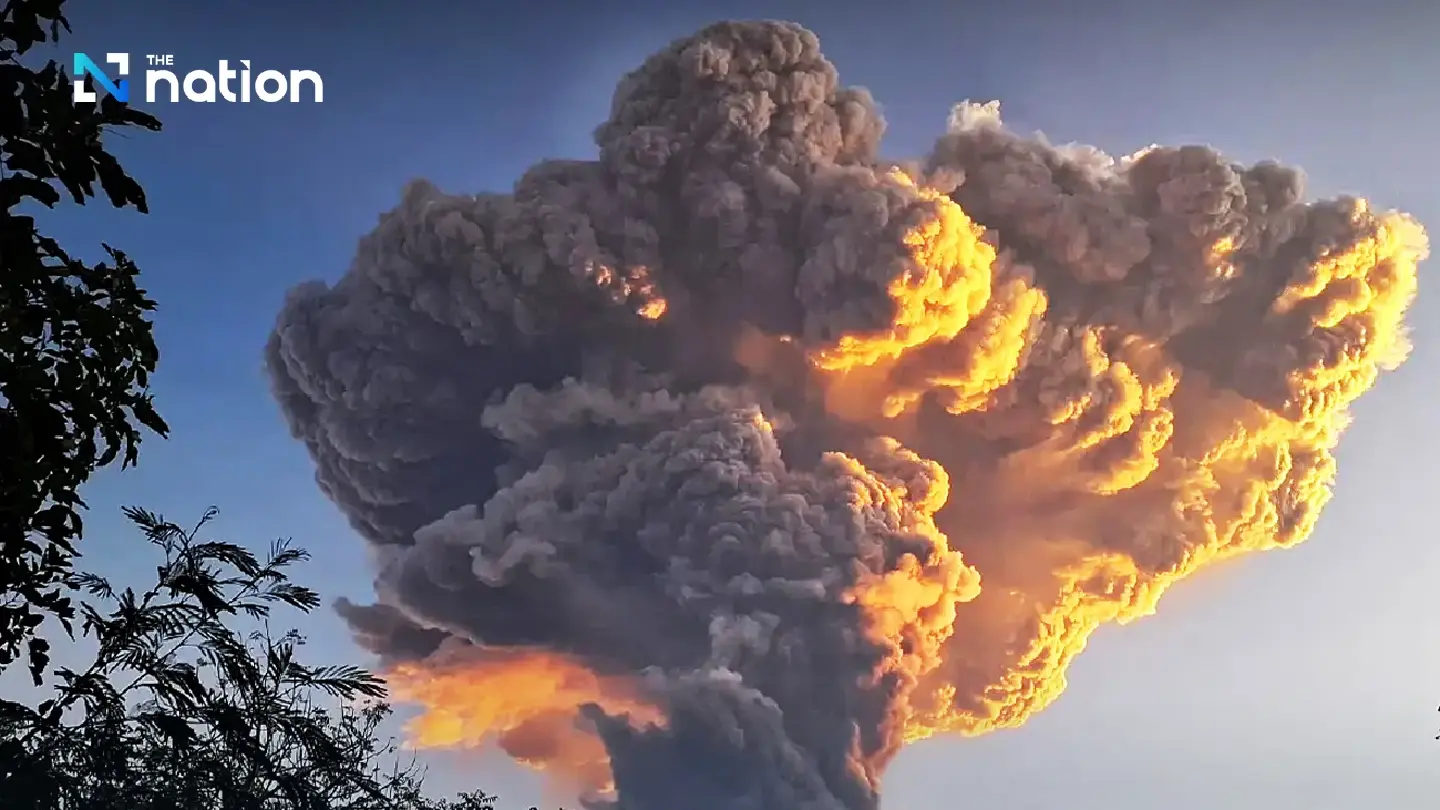 Indonesian Volcano Erupts Again, Sending Ash 18km Skyward Indonesian Volcano Erupts Again, Sending Ash 18km Skyward